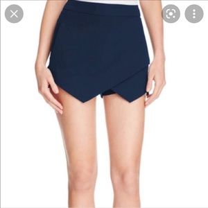 AQUA ASYMMETRIC SKORT SIZE LARGE
